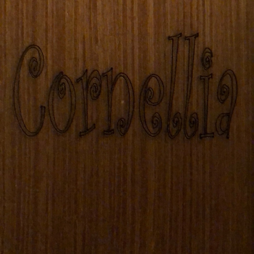 Meet your Posher, Cornellia